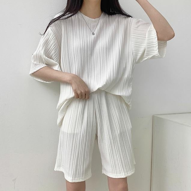 Women’s Pleated Top and Shorts Set for Summer