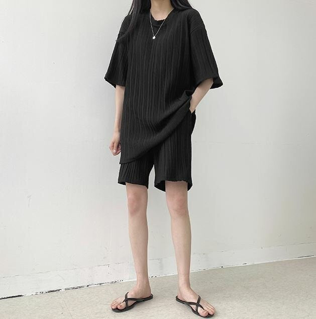 Women’s Pleated Top and Shorts Set for Summer