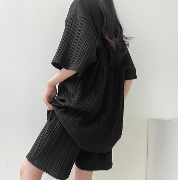 Women’s Pleated Top and Shorts Set for Summer