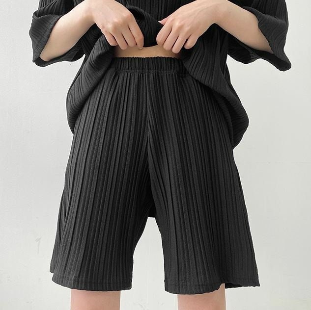 Women’s Pleated Top and Shorts Set for Summer