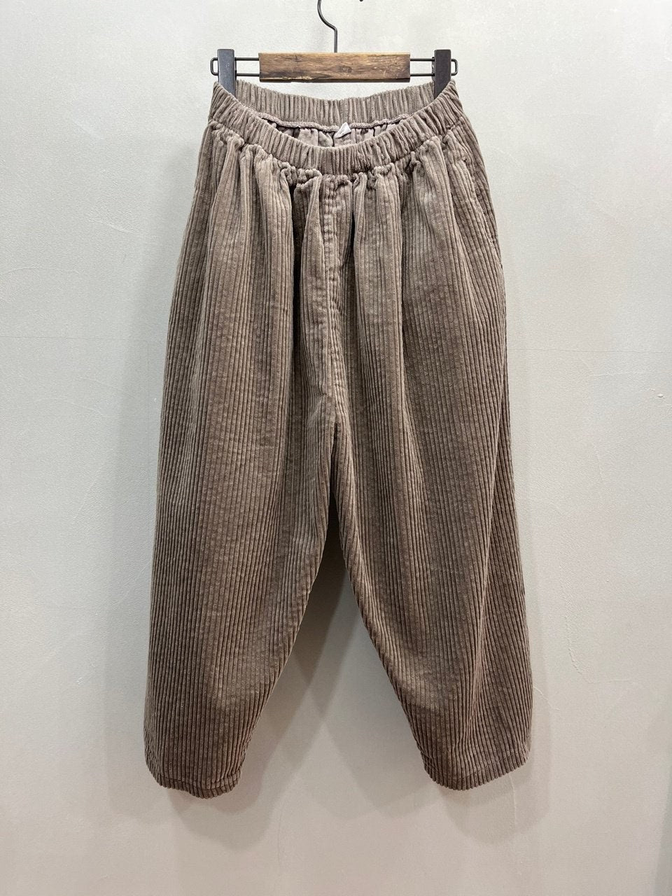 Mid Rise Soft Thick Corduroy Baggy Cropped Pants, Banding waist, above the ankle