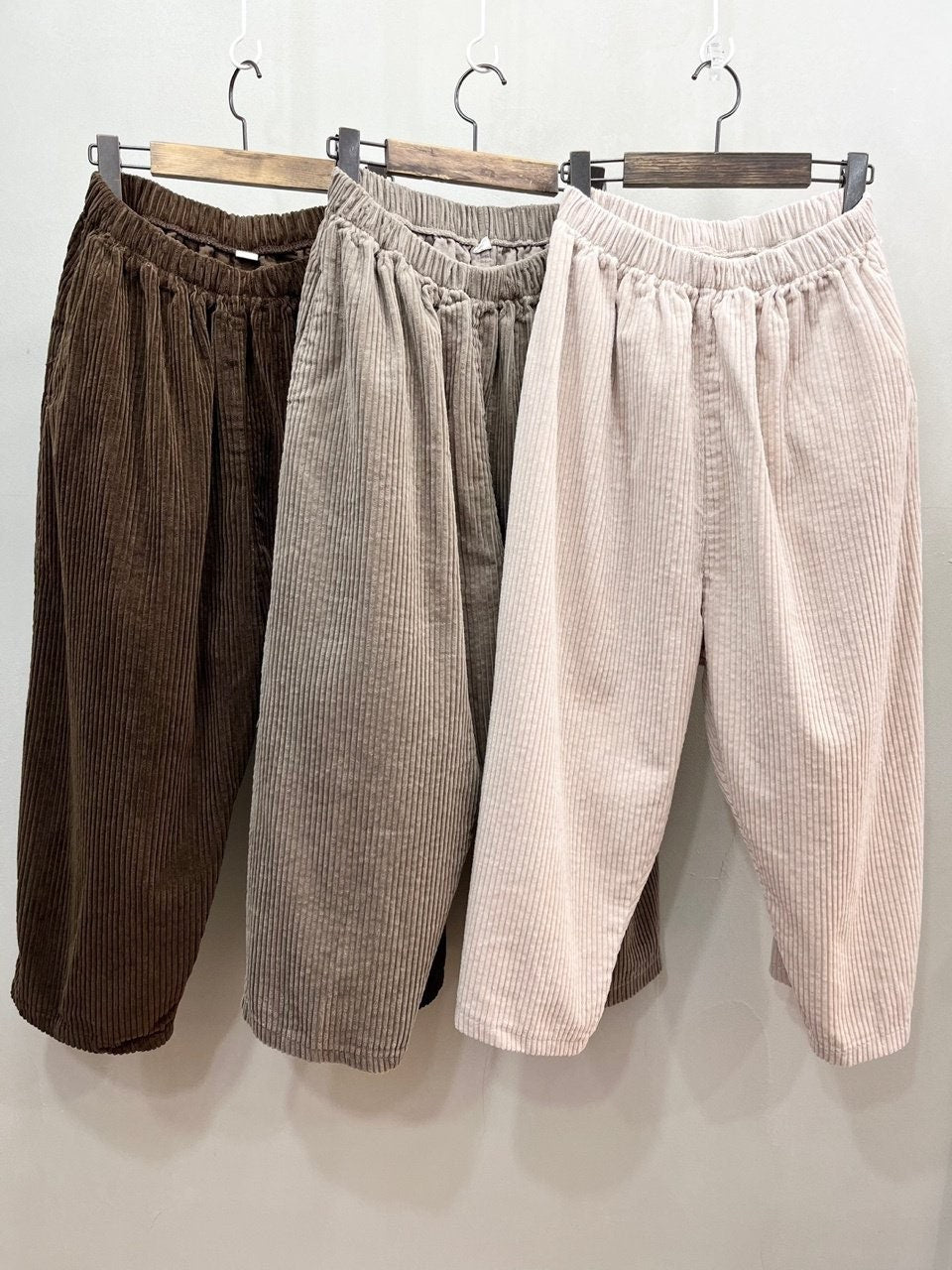 Mid Rise Soft Thick Corduroy Baggy Cropped Pants, Banding waist, above the ankle