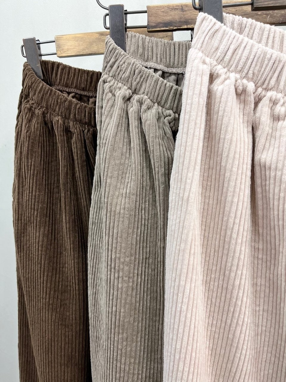 Mid Rise Soft Thick Corduroy Baggy Cropped Pants, Banding waist, above the ankle