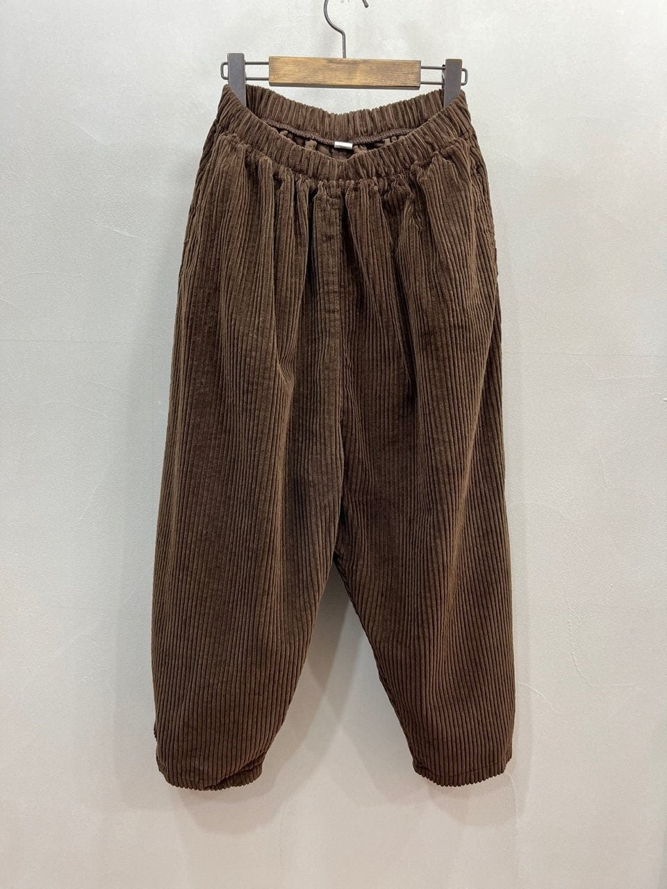 Mid Rise Soft Thick Corduroy Baggy Cropped Pants, Banding waist, above the ankle