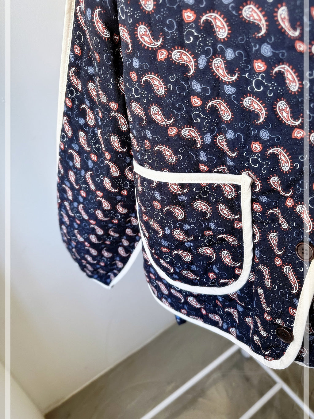 Women’s Quilted Padding Pasley Pattern Front Pockets Simple Basic Daily Short Jacket