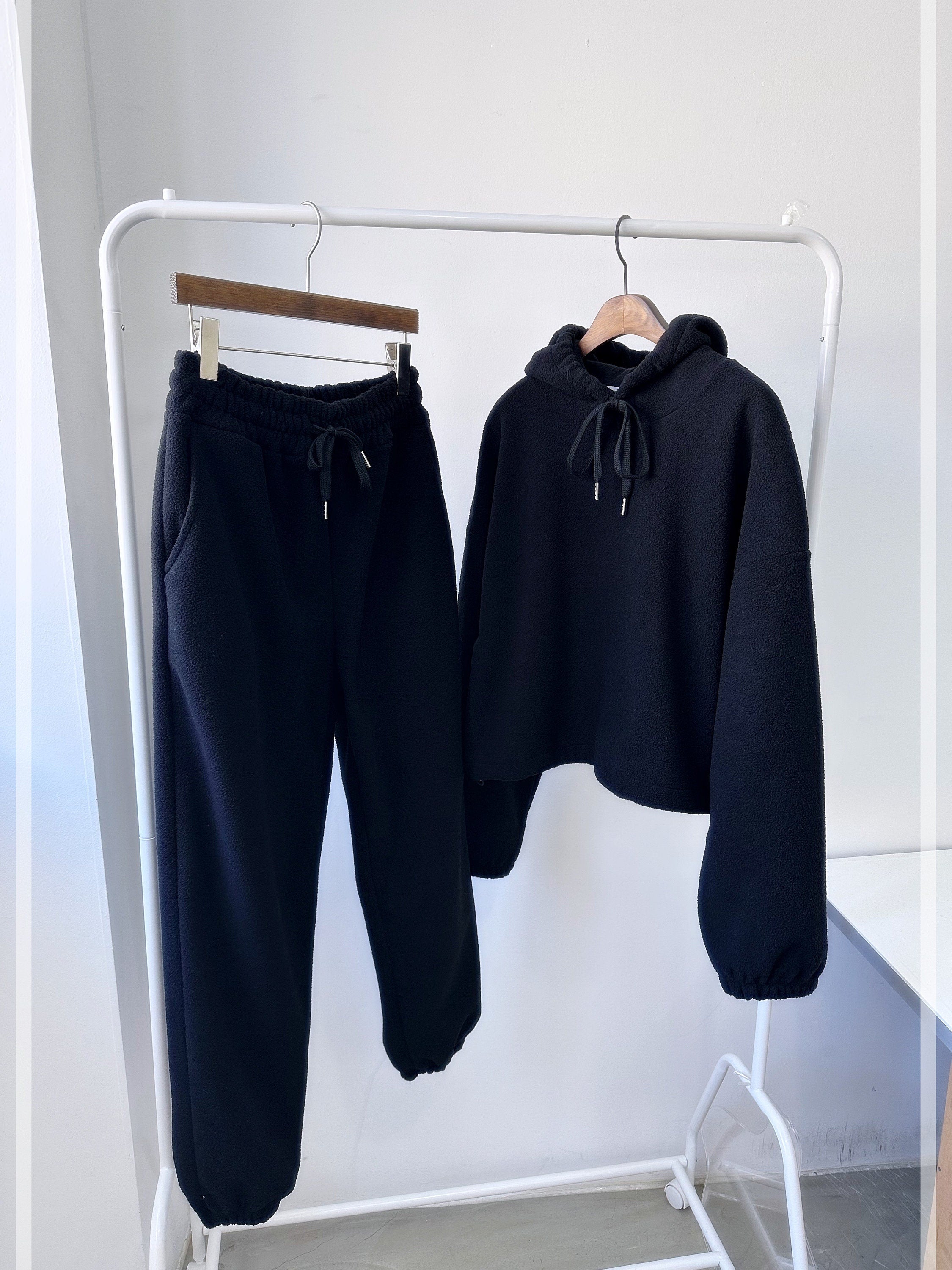 Women’s Dumble Pockets Lightweighted Fleece Hood and Jogger Pants with Hem string