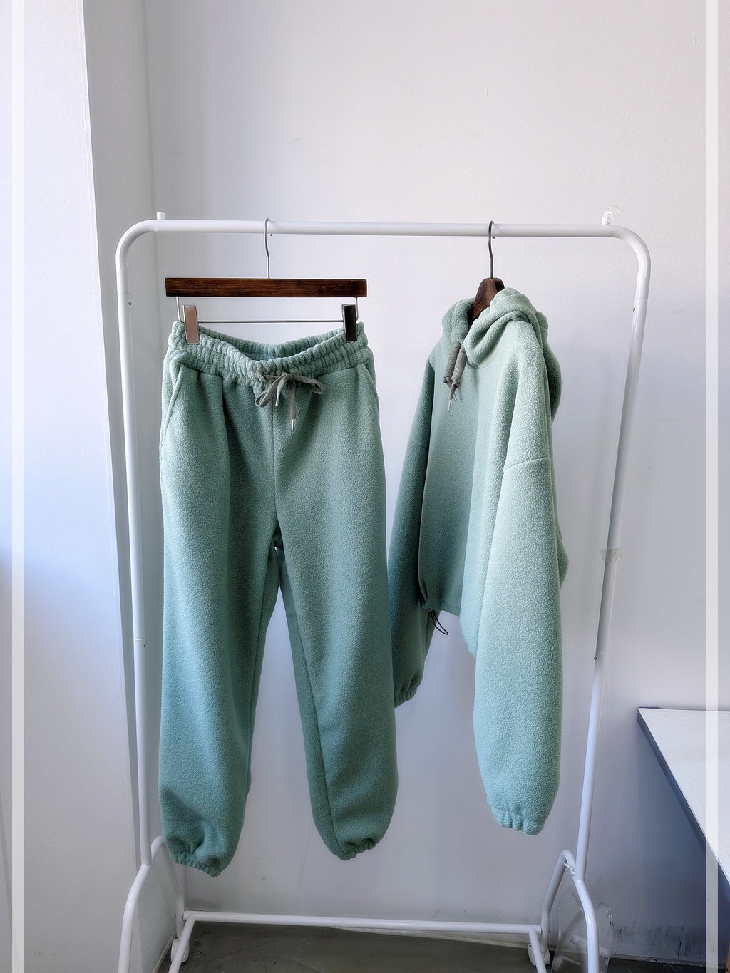 Women’s Dumble Pockets Lightweighted Fleece Hood and Jogger Pants with Hem string