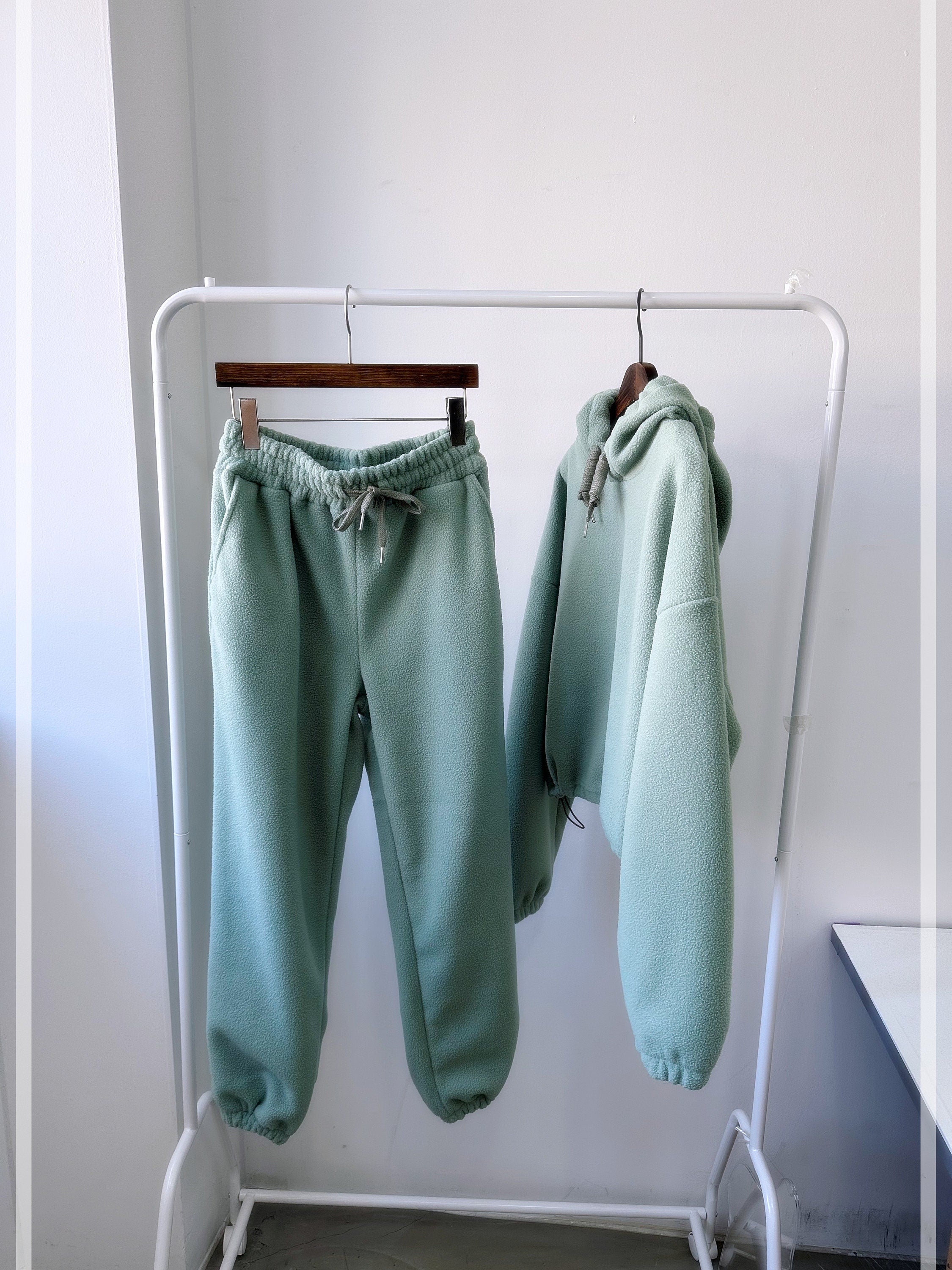 Women’s Dumble Pockets Lightweighted Fleece Hood and Jogger Pants with Hem string