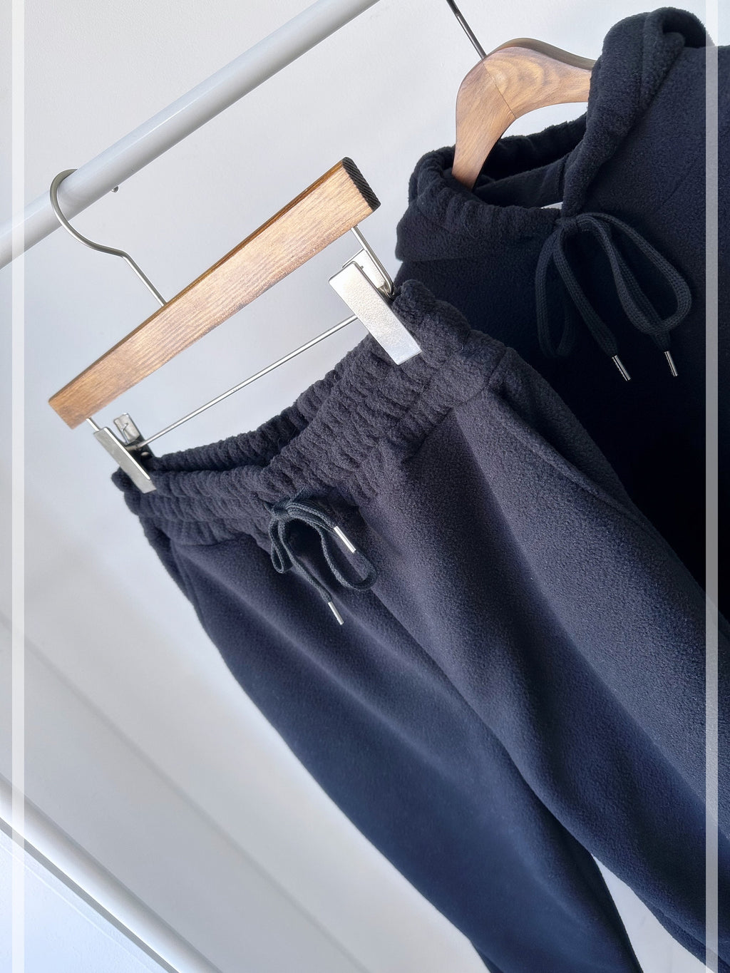 Women’s Dumble Pockets Lightweighted Fleece Hood and Jogger Pants with Hem string