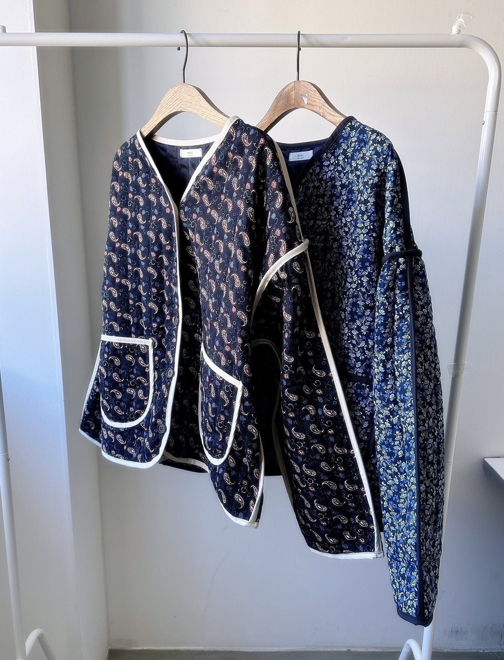 Women’s Quilted Padding Pasley Pattern Front Pockets Simple Basic Daily Short Jacket