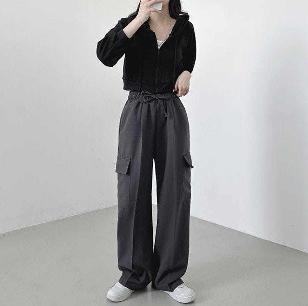 One Tuck Wide Cargo Pants for four seasons