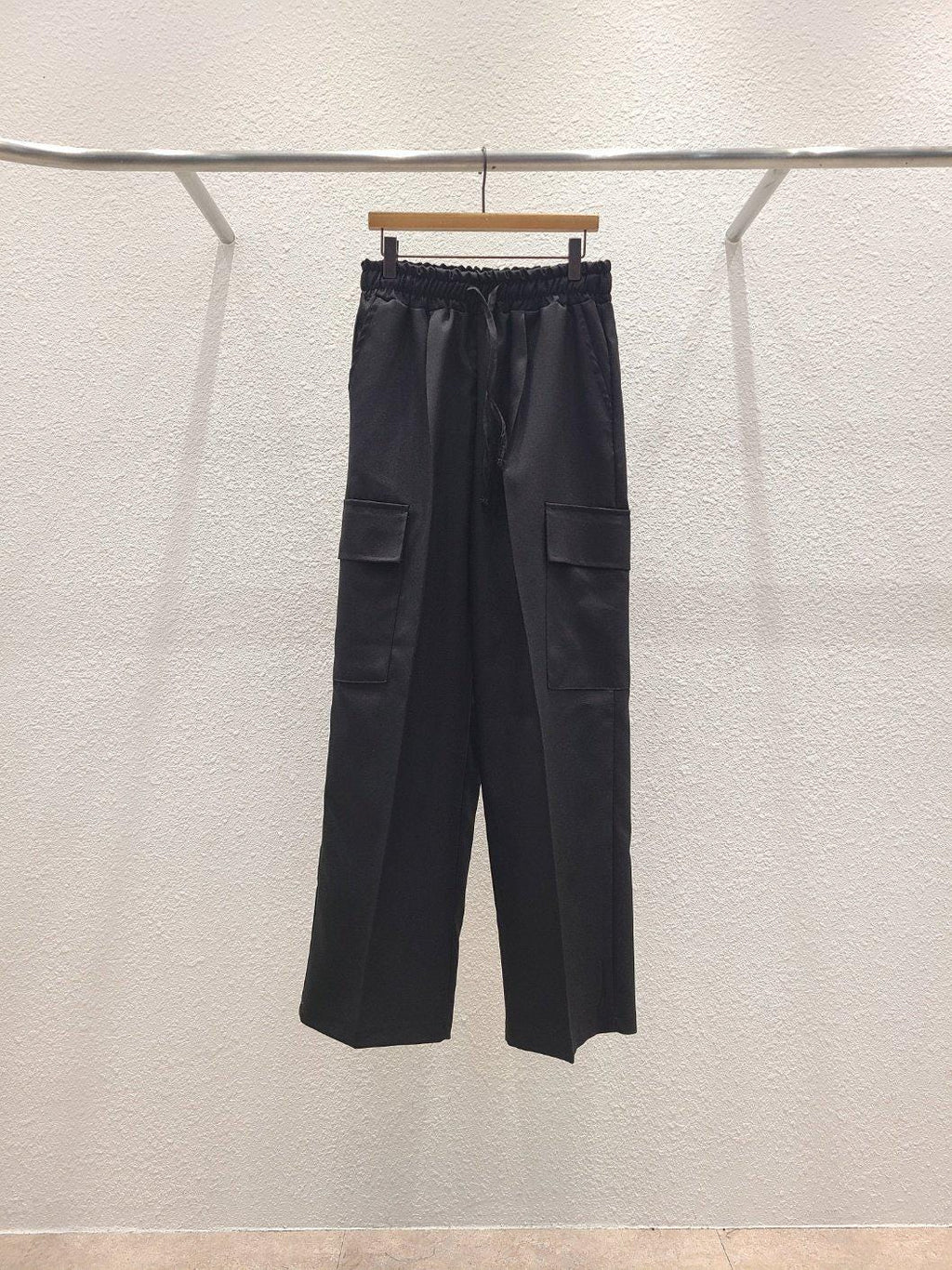One Tuck Wide Cargo Pants for four seasons