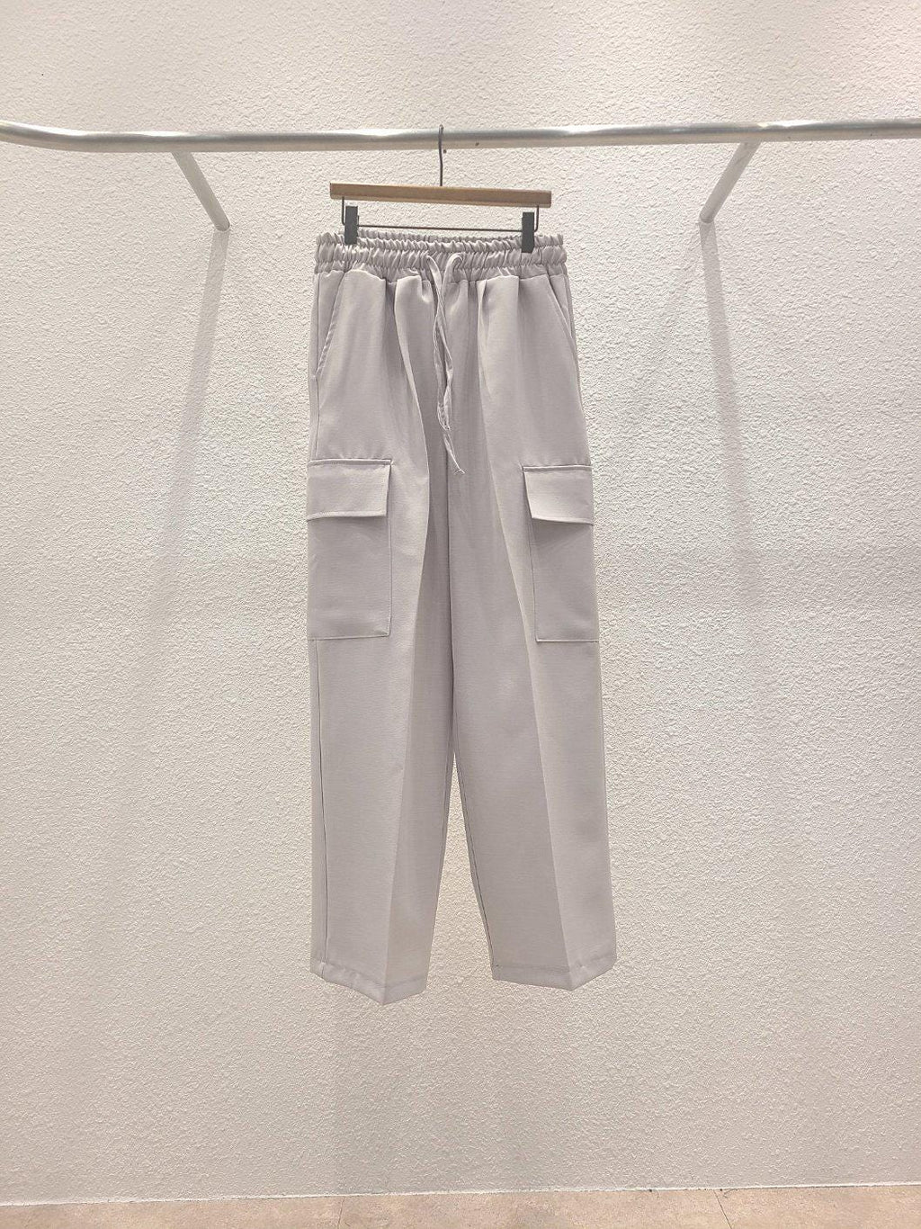 One Tuck Wide Cargo Pants for four seasons