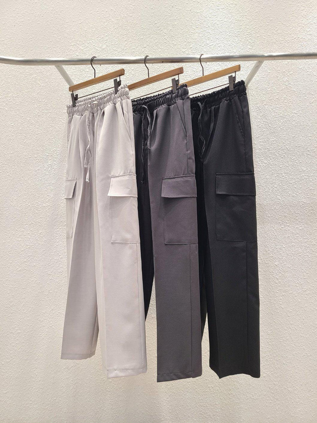 One Tuck Wide Cargo Pants for four seasons