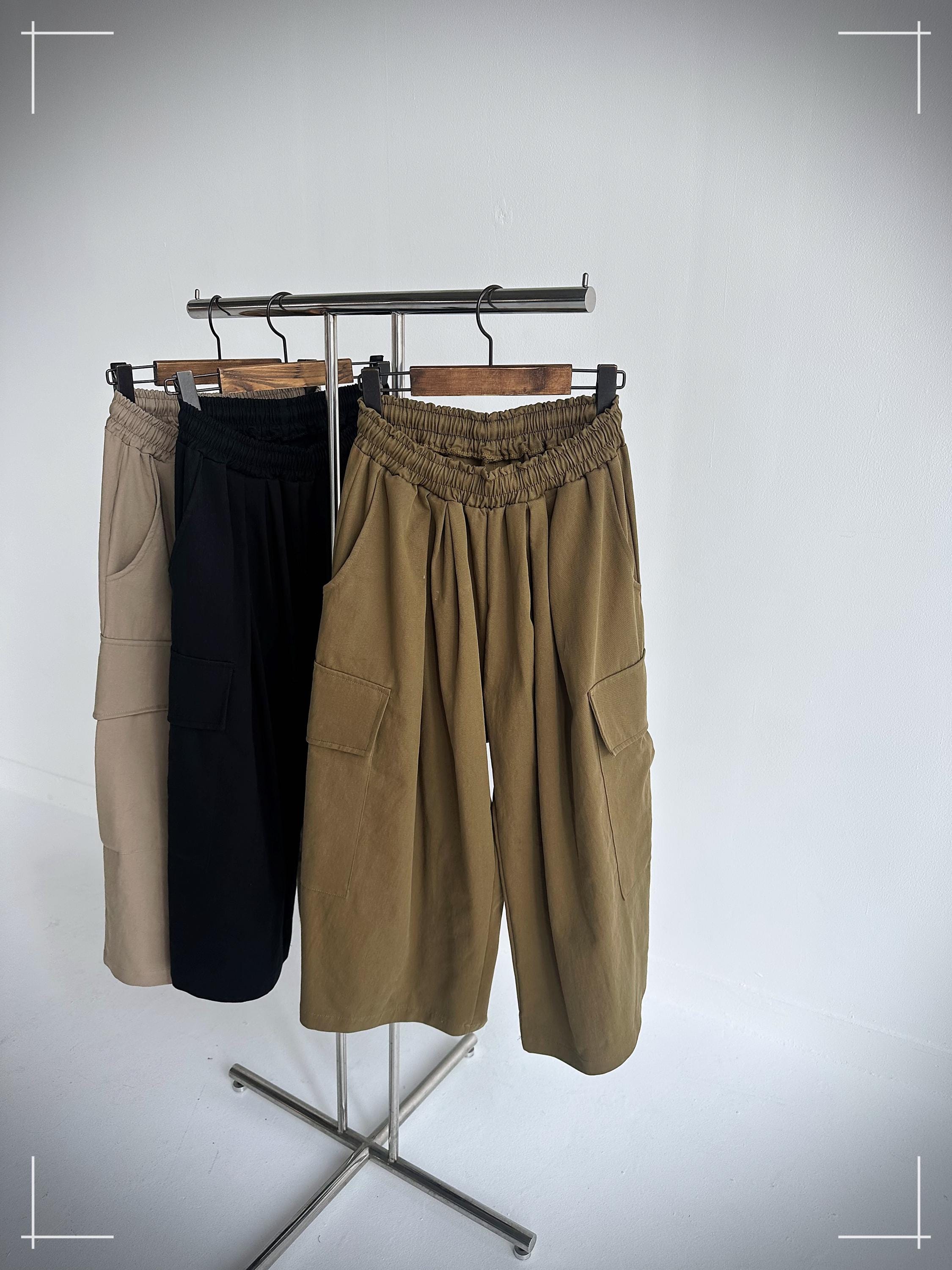 Oversized Utility Cargo Culottes: Wide-Leg Cotton-Blend Twill Pants