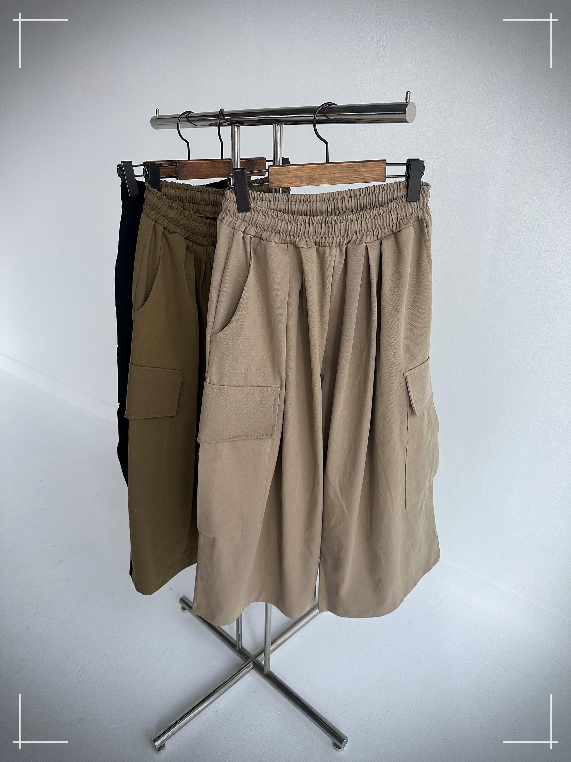 Oversized Utility Cargo Culottes: Wide-Leg Cotton-Blend Twill Pants
