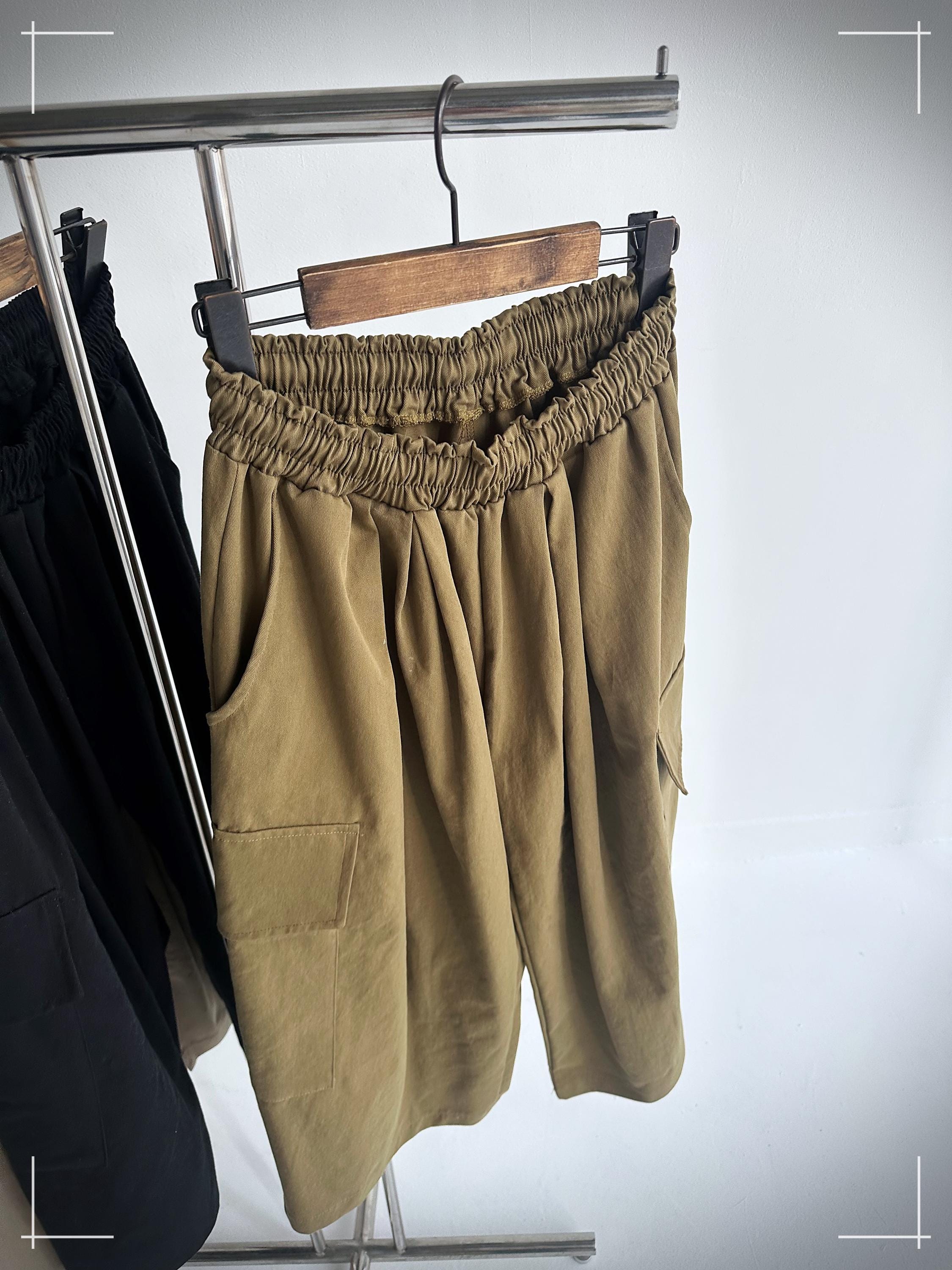 Oversized Utility Cargo Culottes: Wide-Leg Cotton-Blend Twill Pants