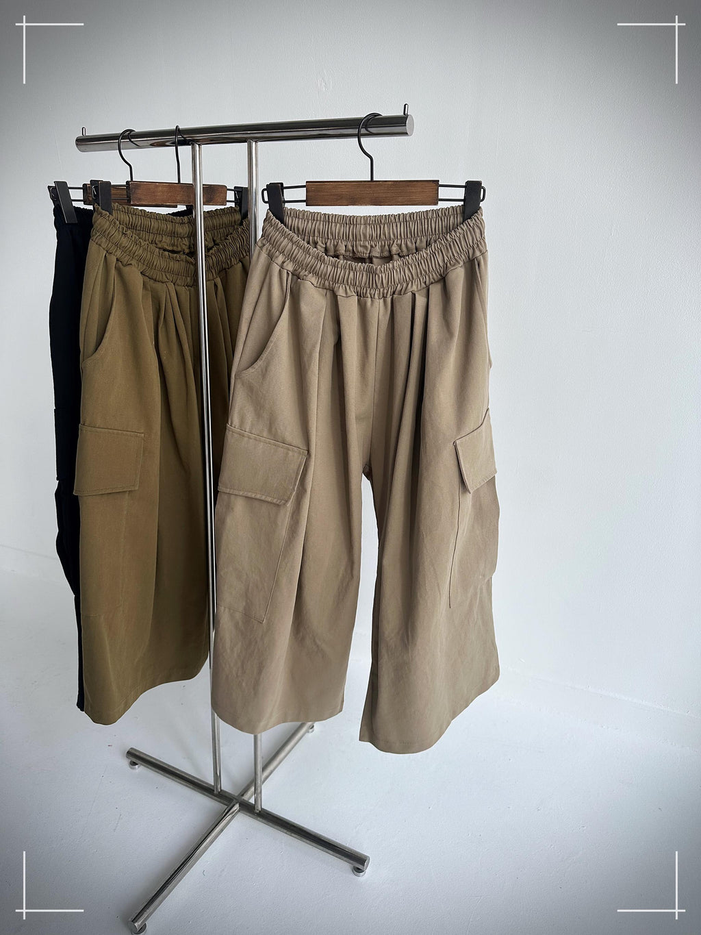 Oversized Utility Cargo Culottes: Wide-Leg Cotton-Blend Twill Pants