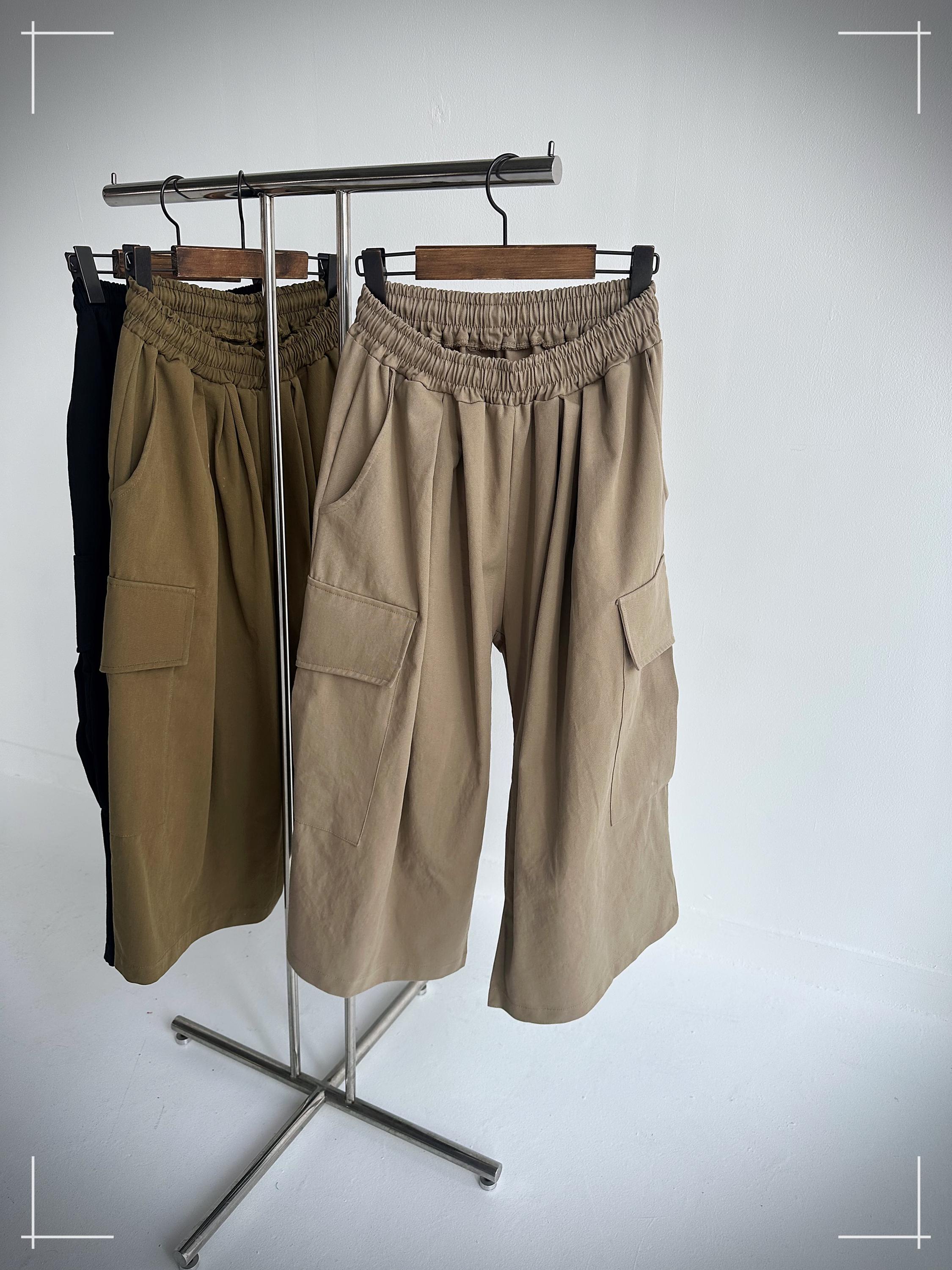 Oversized Utility Cargo Culottes: Wide-Leg Cotton-Blend Twill Pants