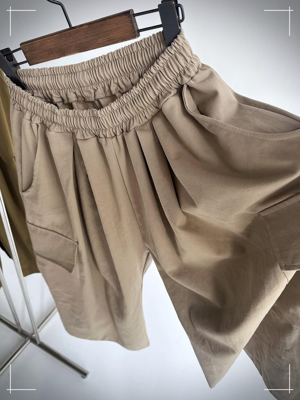Oversized Utility Cargo Culottes: Wide-Leg Cotton-Blend Twill Pants